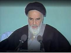 امام خمینیؒ: محروم طبقات کی حکومت بیرونی طاقتوں کے دباؤ سے خوف زدہ نہیں ہوتی