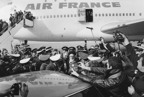 وطن واپسی کے بعد ائیر پورٹ پرامام خمینی(رح) کا اہم بیان