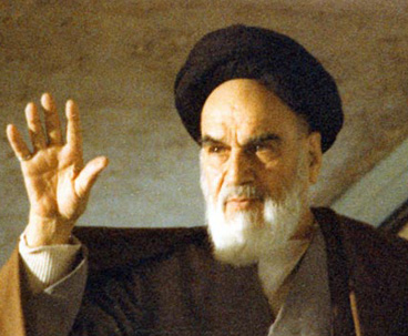  أن يقال لي خادم أفضل من أن يقال لي قائد، فالقيادة ليست مهمة، المهم هو الخدمة، والإسلام أمرنا ان نخدم.(صحیفة الامام الخمیني)