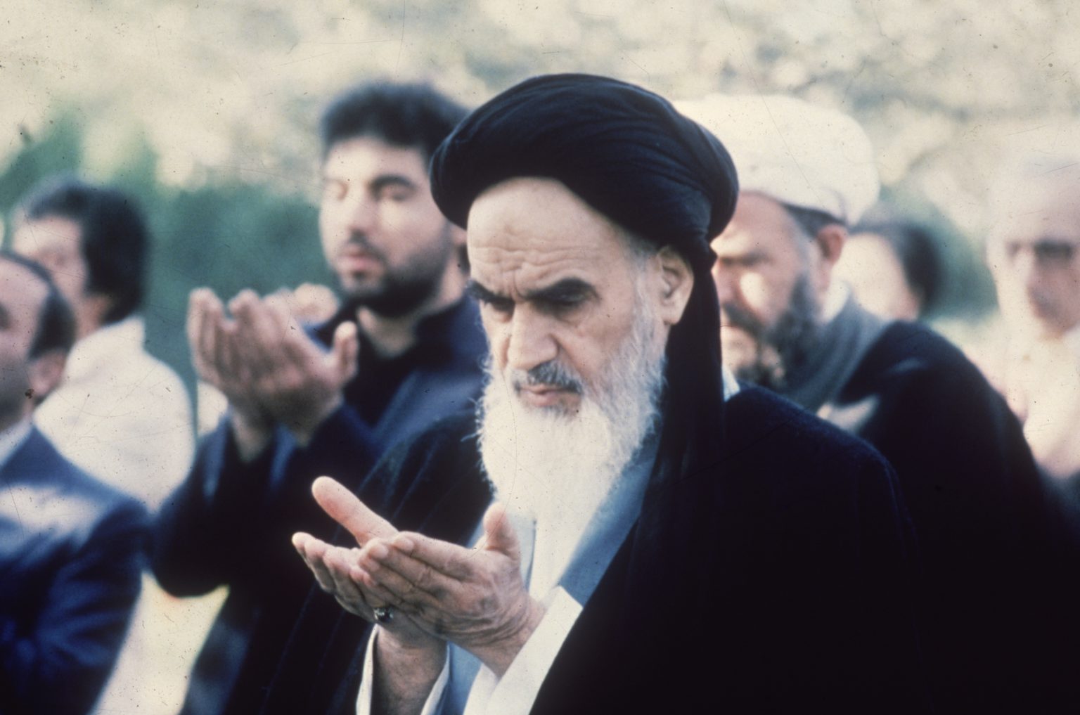 Le rôle de la prière dans la vie sociale de l'homme du point de vue de l'Imam Khomeini 