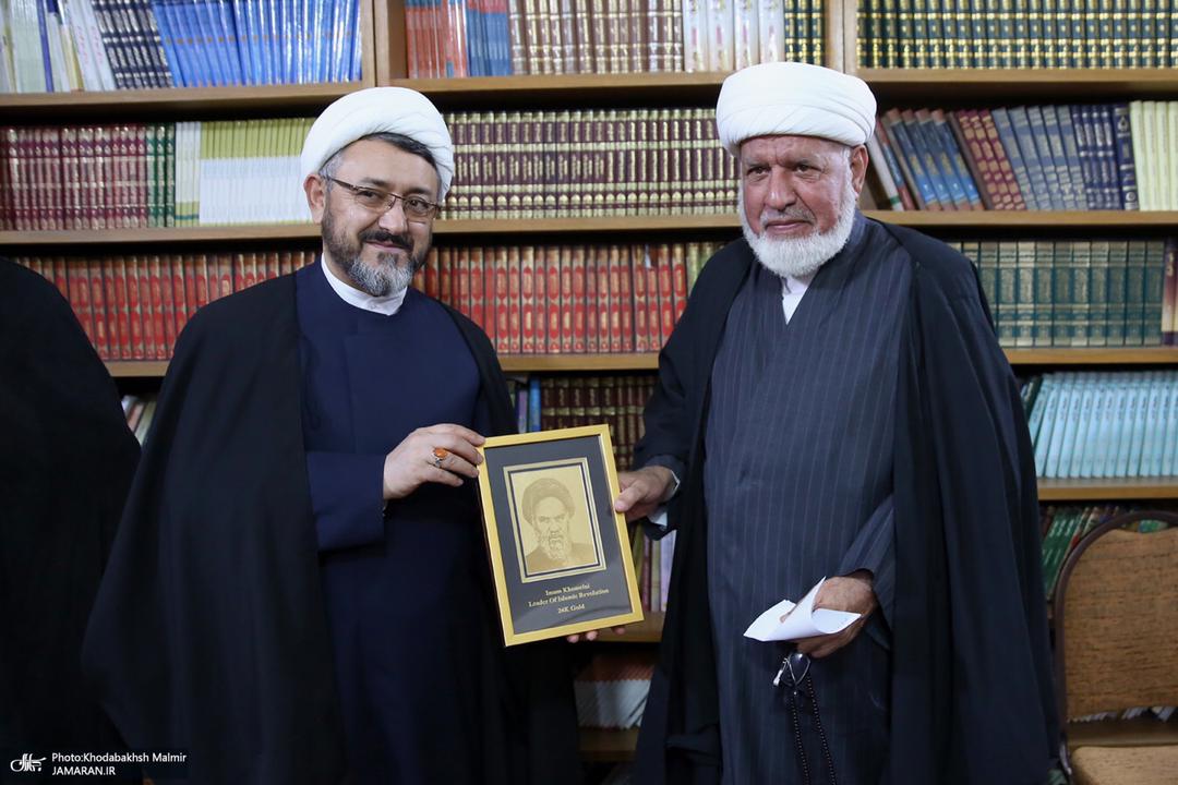 Rencontre d`Ali Kamsari avec le directeur de l`école Imam Khomeiny et le directeur de l`institut Al-Gharaï à Najaf Ashraf