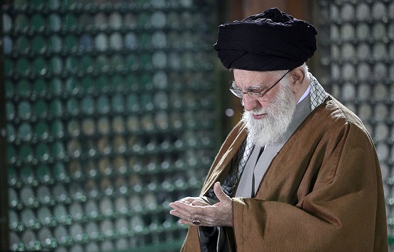 La présence du Guide suprême de la Révolution au sanctuaire sacré de l`Imam Khomeini.