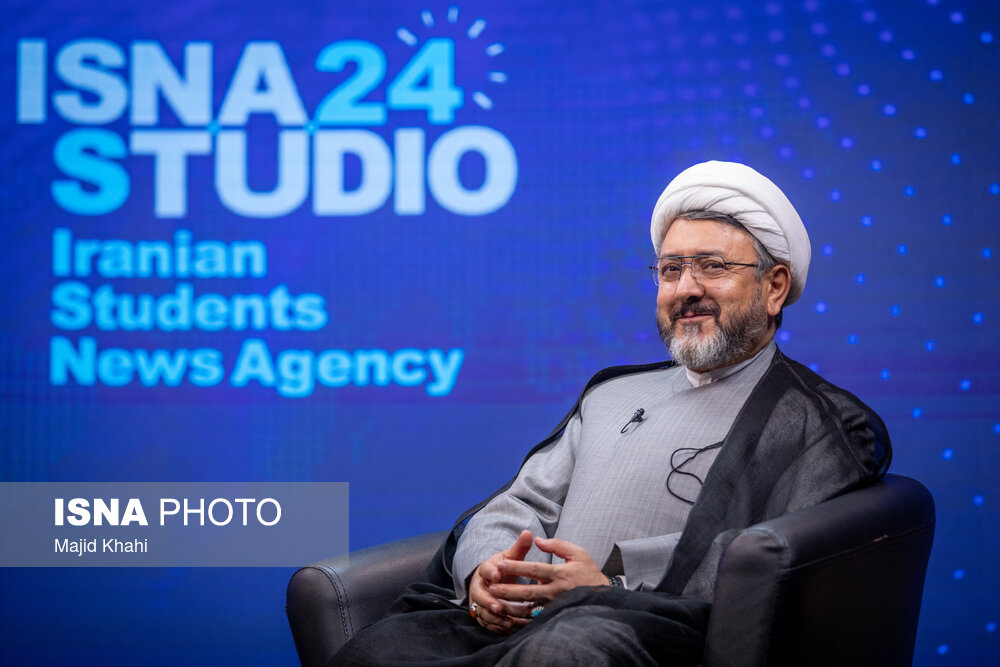 Visite du directeur de l`Institut de compilation et de publication des œuvres de l`Imam Khomeiny à l`ISNA