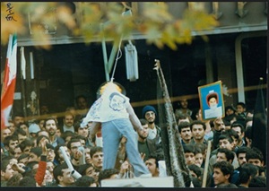 Un reportage photo rare du 13 Aban