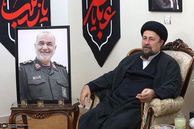 Visite de Seyyed Hassan Khomeini au domicile du martyr général Hossein Salami