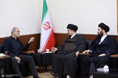 Le président iranien rencontre l’ayatollah Seyyed Hassan Khomeini