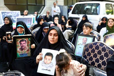 Téhéran — À l`occasion de la Journée mondiale des enfants innocents victimes d`agression, une cérémonie solennelle s`est tenue devant le bureau de l`UNESCO à Téhéran.